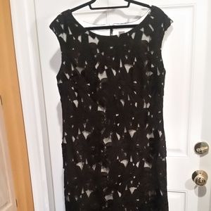 Exquisite Vera Wang Black Lace Sheath Dress Sz 14